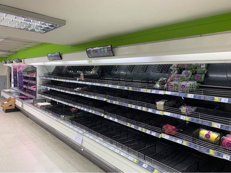 grocery-shop-empty-racks