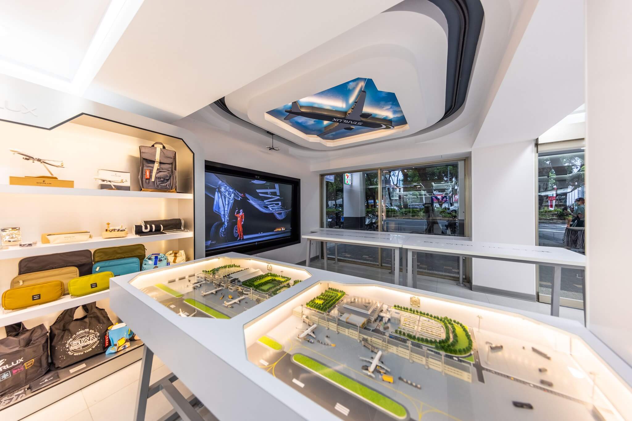 7 11 airlines indoor design