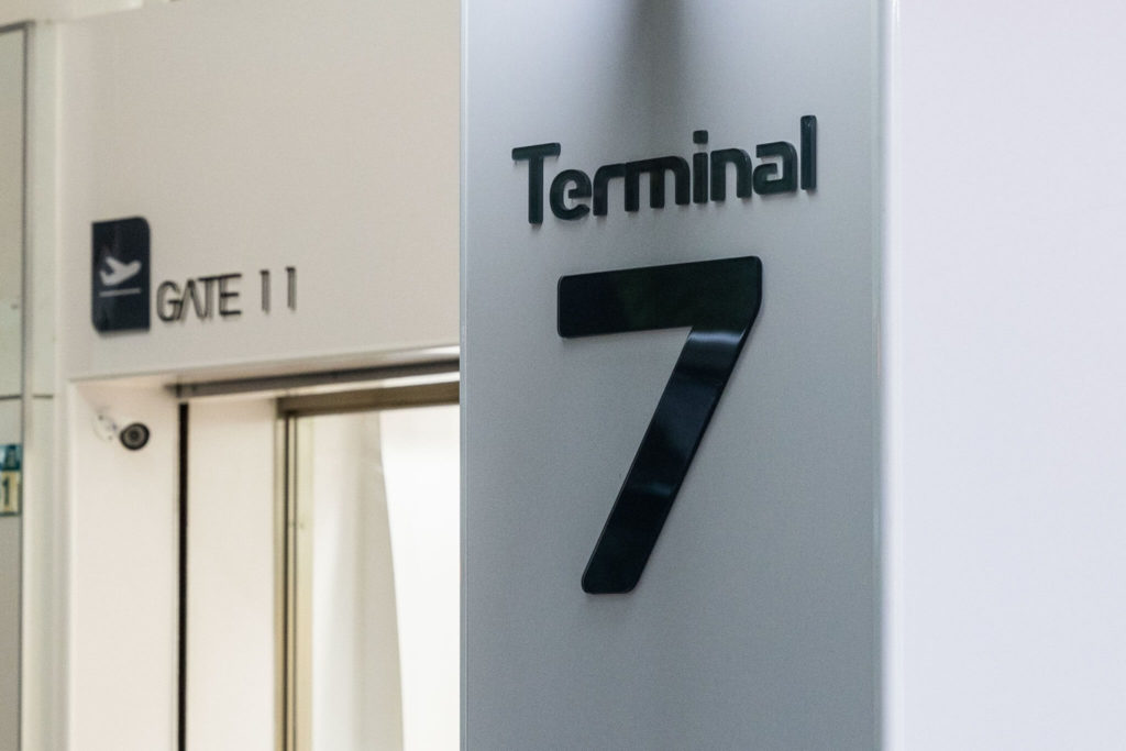 7-11-airlines-terminal-7