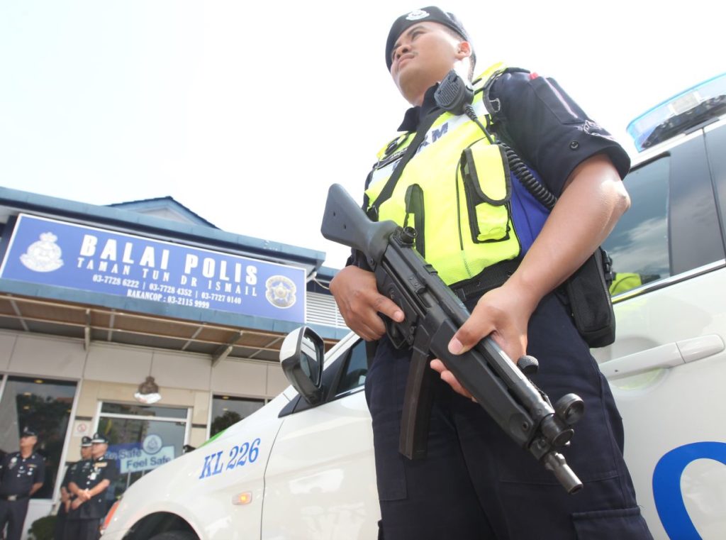 malaysian-rights-facing-police-balai-polis