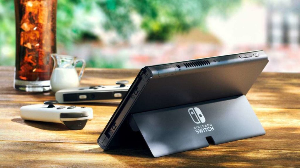 nintendo-swtich-oled-angle