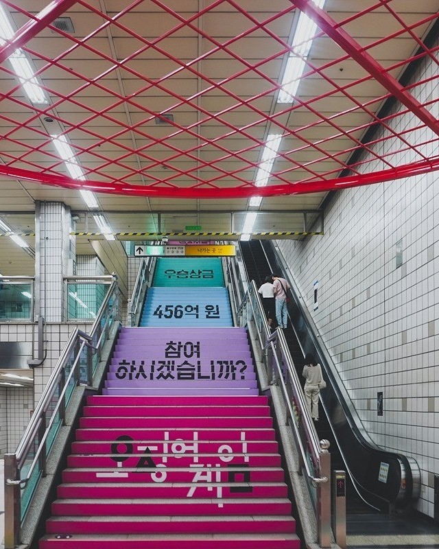 squid-game-itaewon-station-stairs