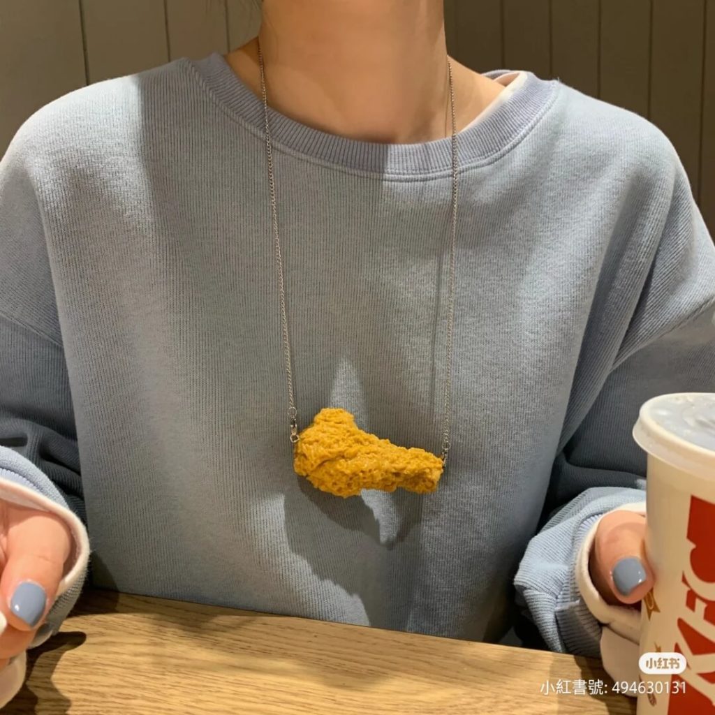 fried-chicken-necklace-realistic
