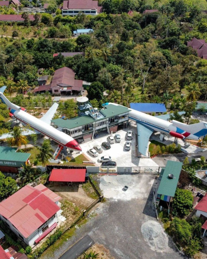 twin-jets-resort-airplane-skyview