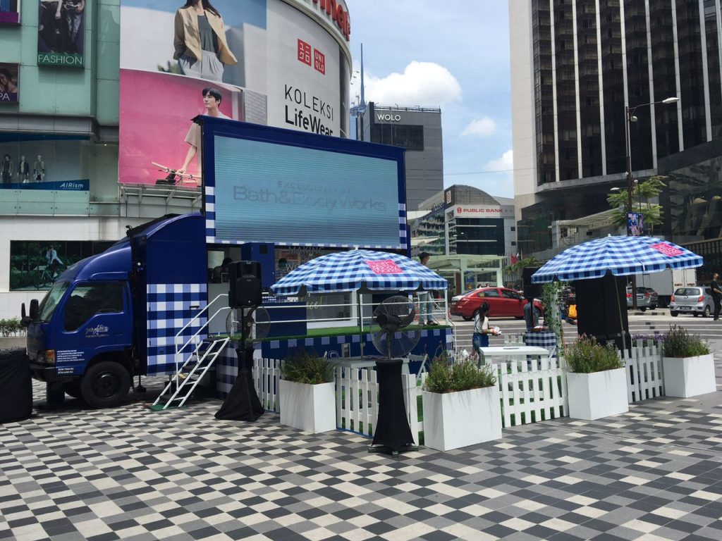 bath-and-body-works-gingham-on-the-go-pop-up-tour-starhill