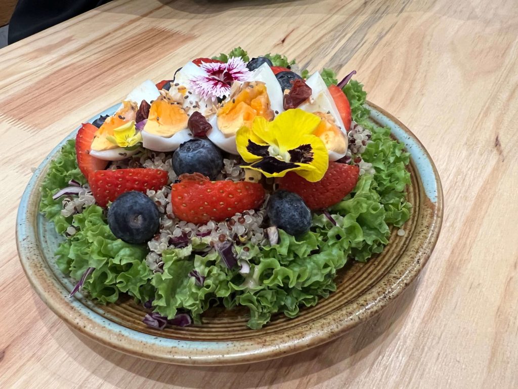 salad-quinoa-pumpkin-berries