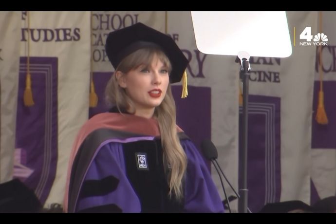 5-inspirational-quotes-from-taylor-swifts-nyu-commencement-doctor-of-art