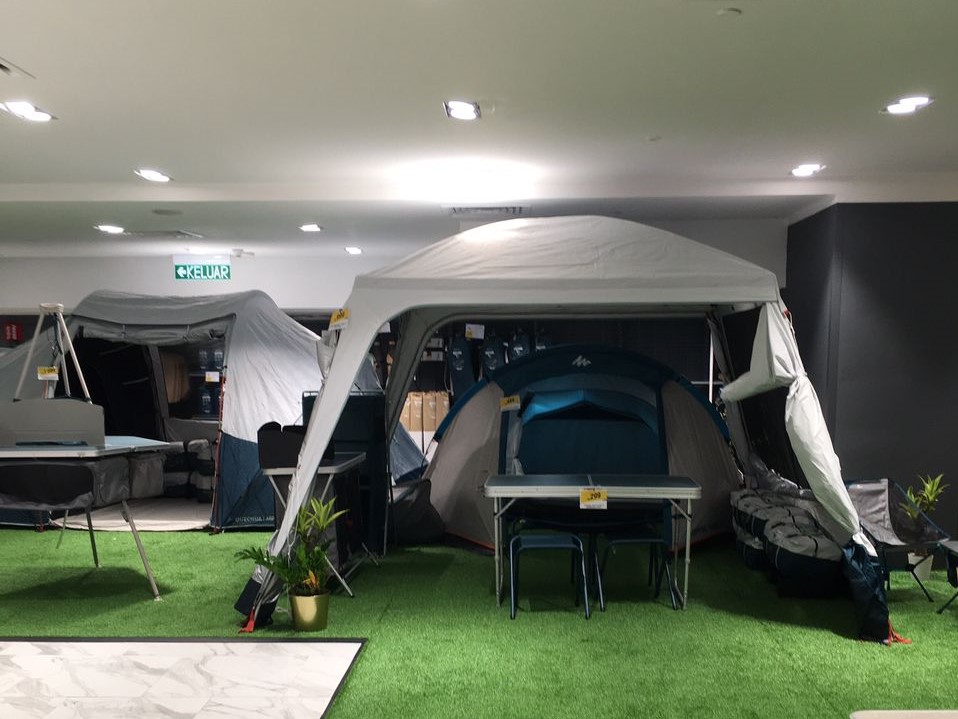 decathlons-new-flagship-store-in-shoppes-at-four-seasons-place-camping