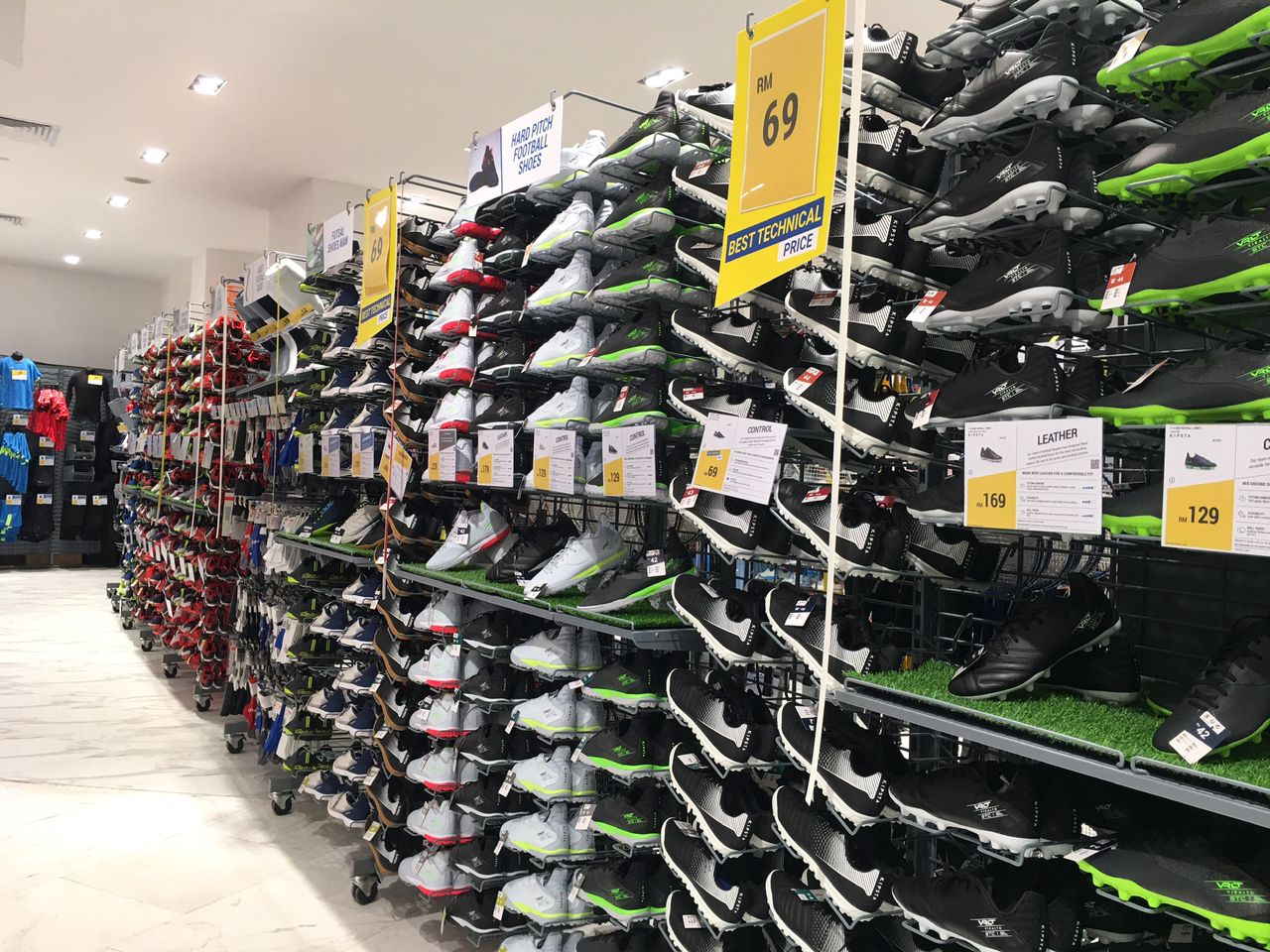 decathlons-new-flagship-store-in-shoppes-at-four-seasons-place-shoes