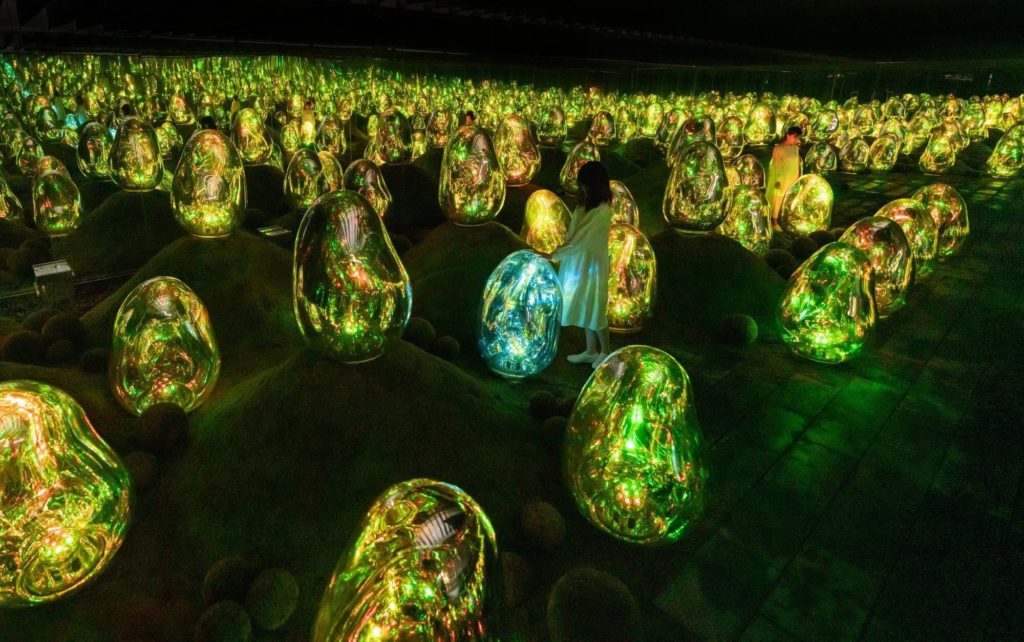 teamlab-light-exhibition-lalaport-bbcc-kl-malaysia-ovoids