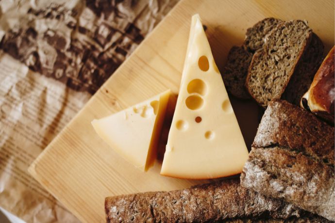 10-foods-that-help-depression-cheese