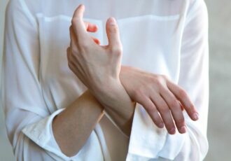 psychological-test-hand-wealth-feature