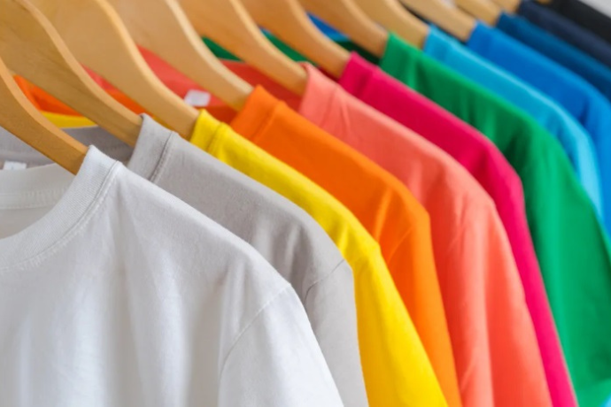 what-are-the-best-colours-to-wear-to-beat-the-heat