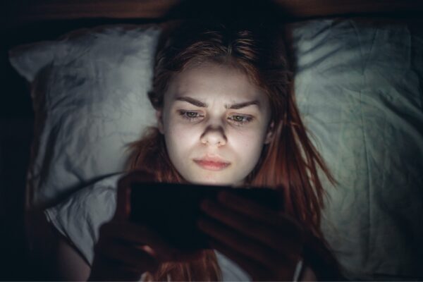 5 Bad Effect Of Play Phone Before Sleep 1