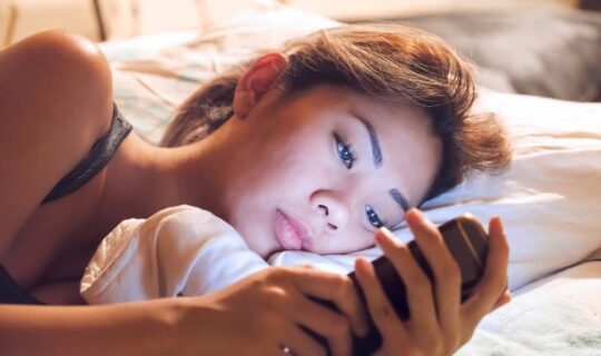 5 Bad Effect Of Play Phone Before Sleep 2