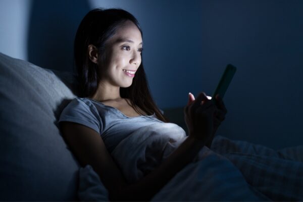5 Bad Effect Of Play Phone Before Sleep 3