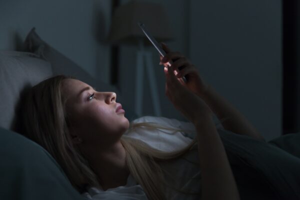 5 Bad Effect Of Play Phone Before Sleep 4
