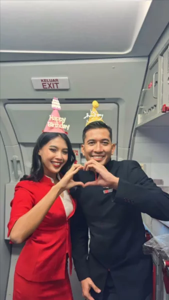Airasia Surprise And Celebrate Birthday Onboard 2