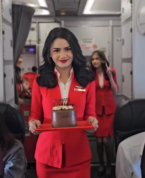 Airasia Surprise And Celebrate Birthday Onboard 3