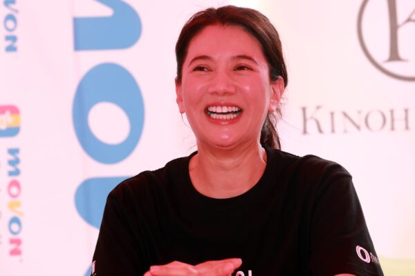 Anita Yuen Moms Big News Lensing Ceremony 4