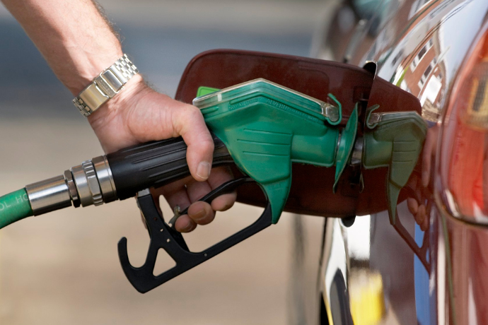 Dont Stay Inside The Car While Refueling
