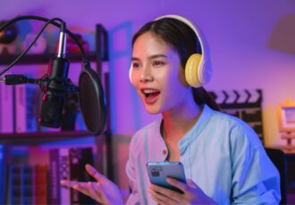 7 Spotify Podcasts For Learning English Recommendation