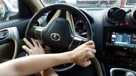 Bad Driving Habits Turn The Steering