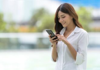 Hold Phone Pattern Reveals Personality