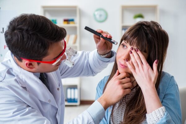 10 Behaviors That Damage Your Eyes (1)
