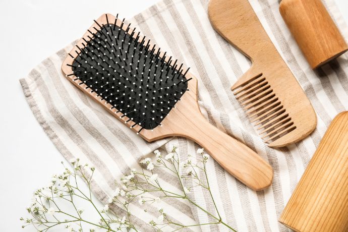 Teach You How To Clean Different Types Of Combs