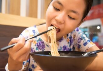 What Are The Risks Of Eating Food That Is Too Hot?4
