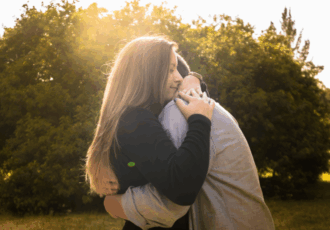 Your Hugging Style Reveals Your Personality