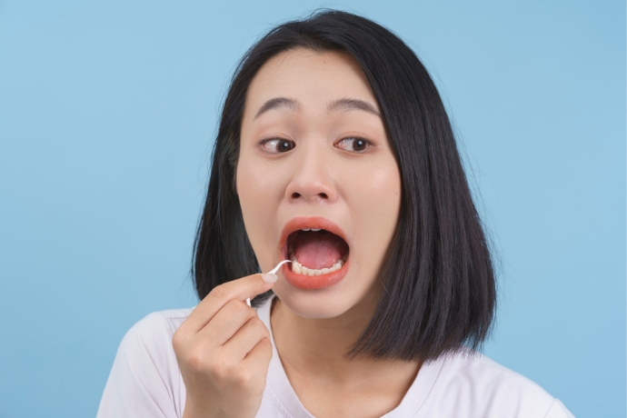Correct usage of floss picks (3)