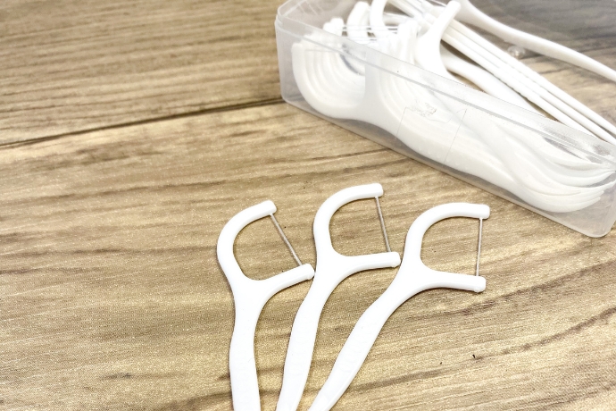 Correct usage of floss picks (4)