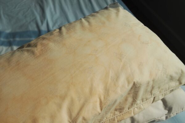 How to wash different types of pillows (3)