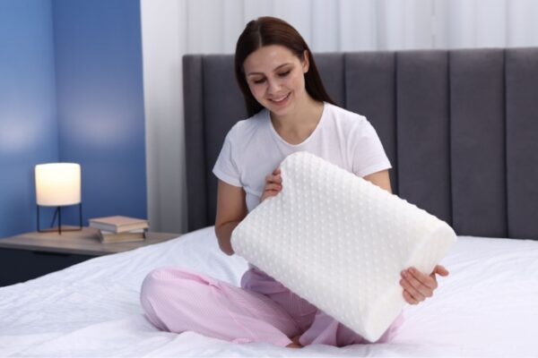 How to wash different types of pillows (4)