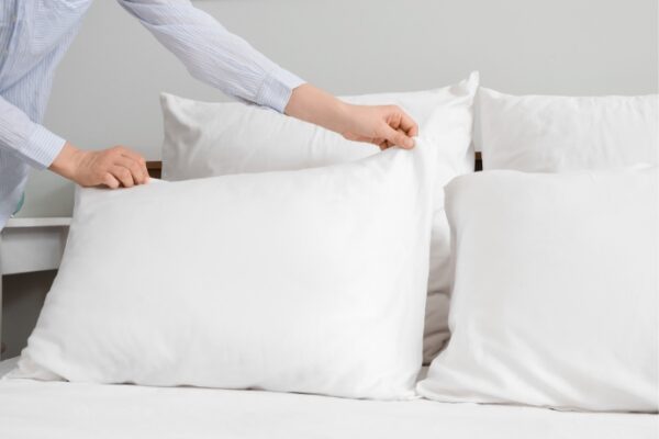How to wash different types of pillows (6)