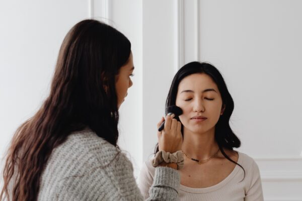 Makeup artist teaches you 4 pre makeup tips4