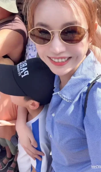 Chenyanxi with son travel