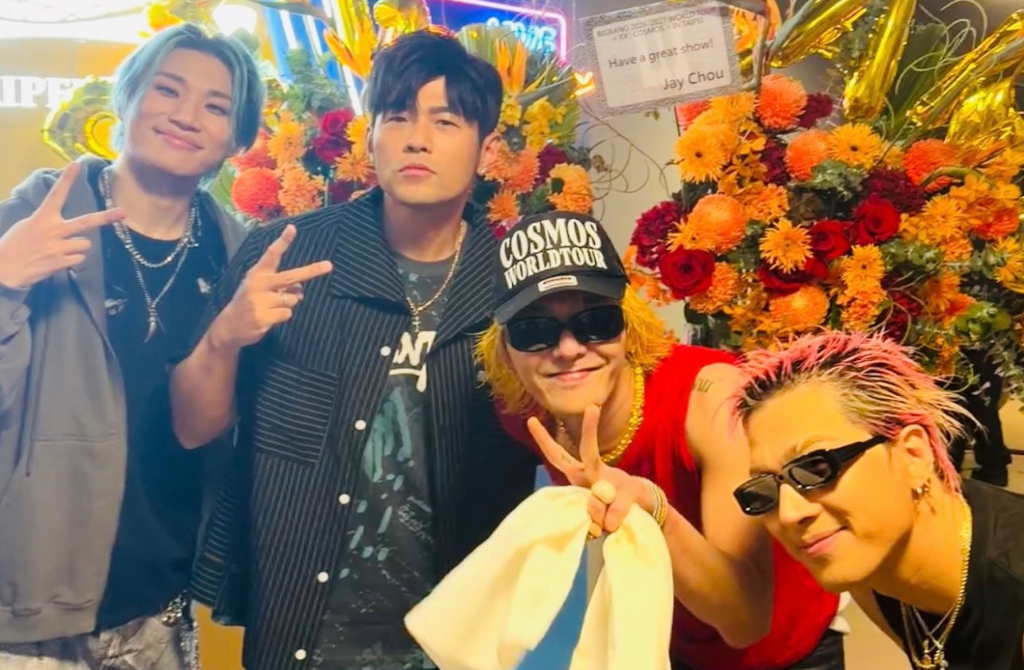 Jay Chou Poses with BIGBANG backstage
